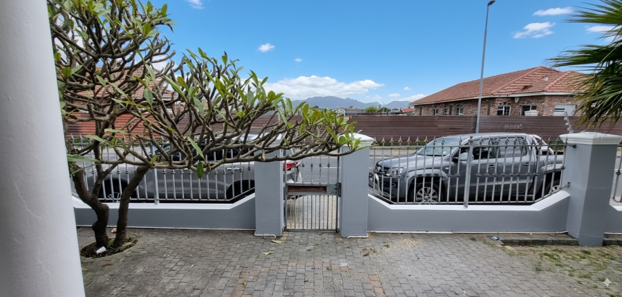 To Let commercial Property for Rent in Grassy Park Western Cape
